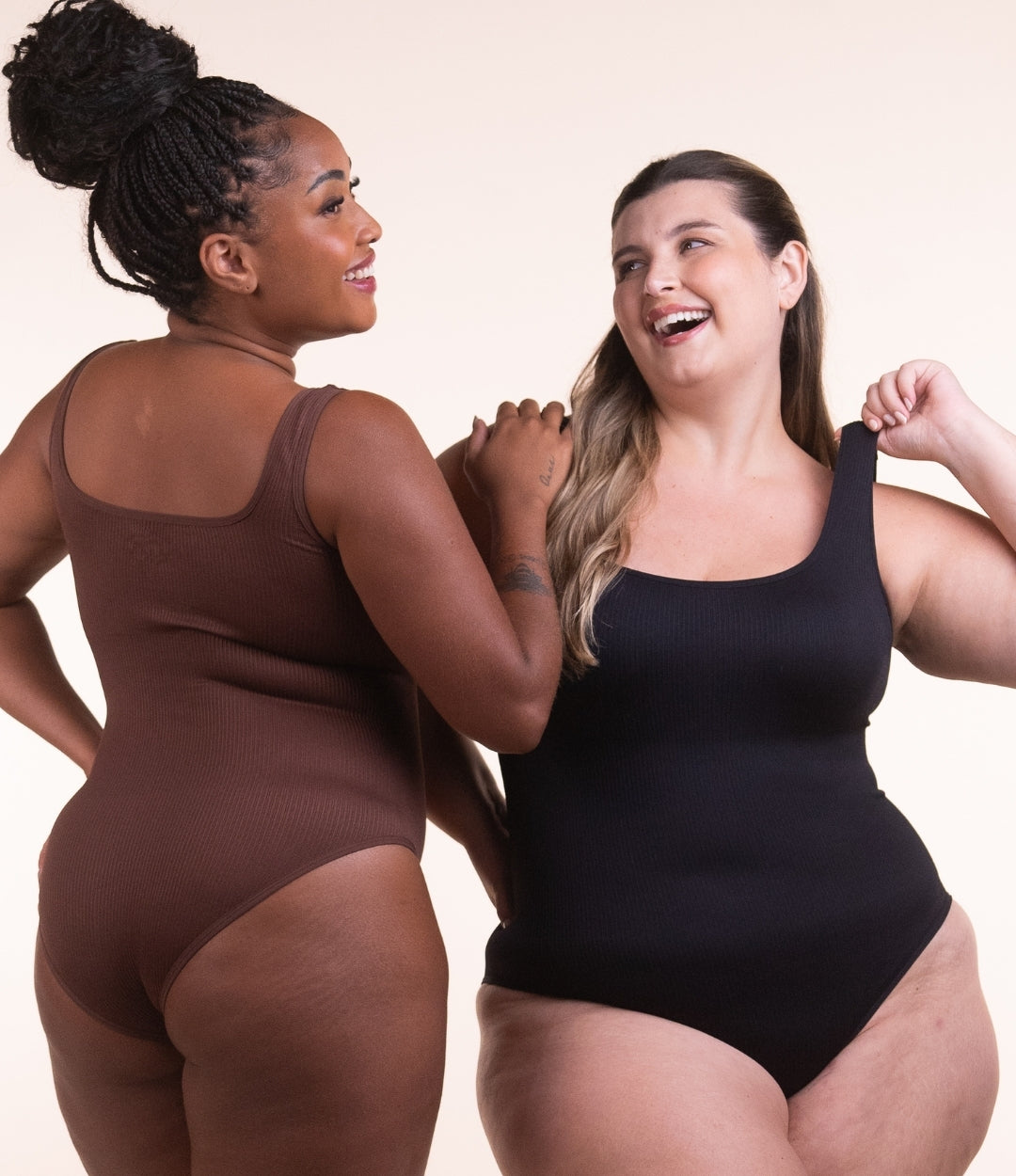 Body Shaper - Body modelador canelado com abertura higiênica