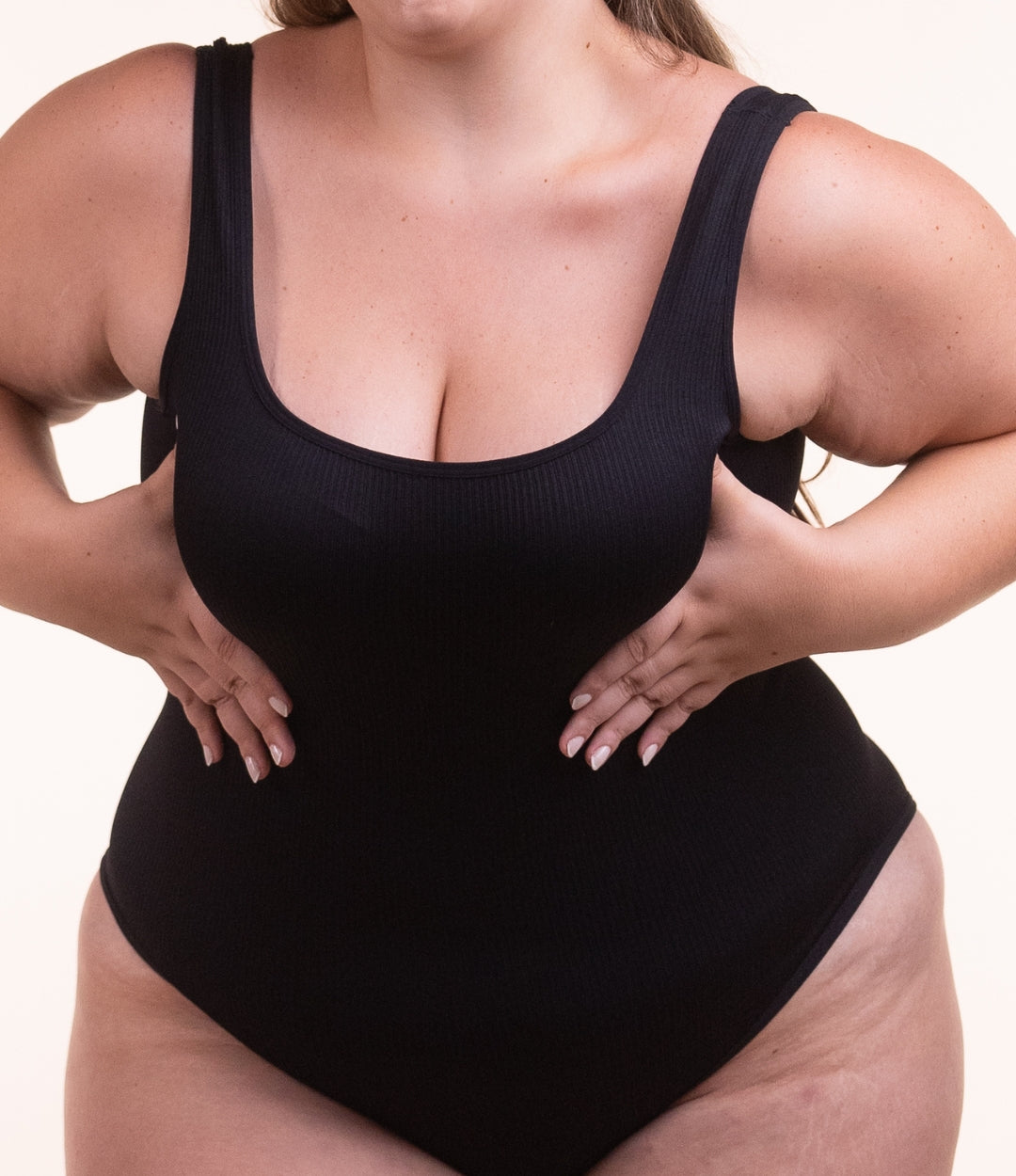 Body Shaper - Body modelador canelado com abertura higiênica